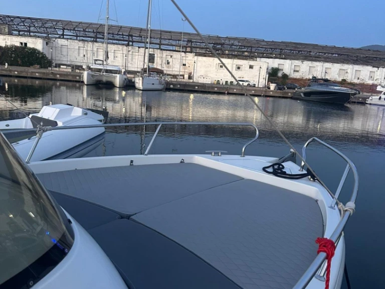 Pronájem Motorová loď Saver s licencí