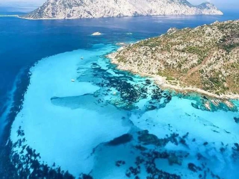 Pronájem Polotuhá loď Magnus s licencí