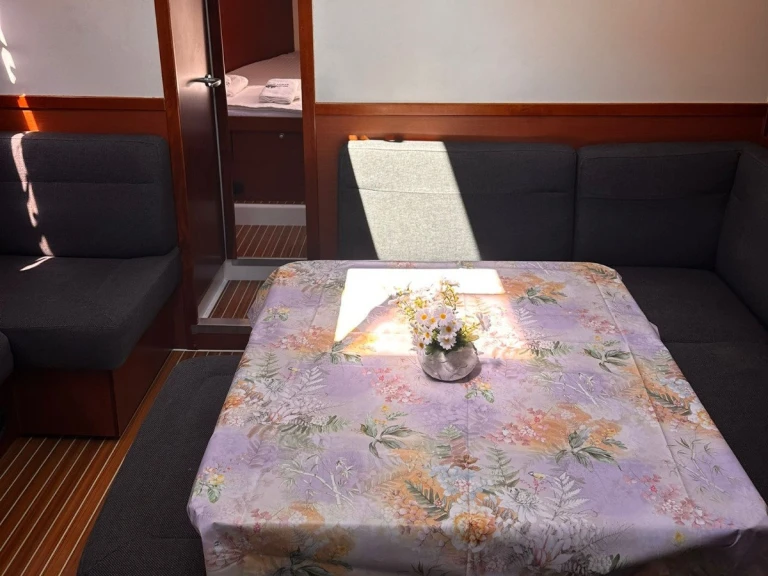 Pronájem lodi Fethiye lákavé ceny Hanse 445