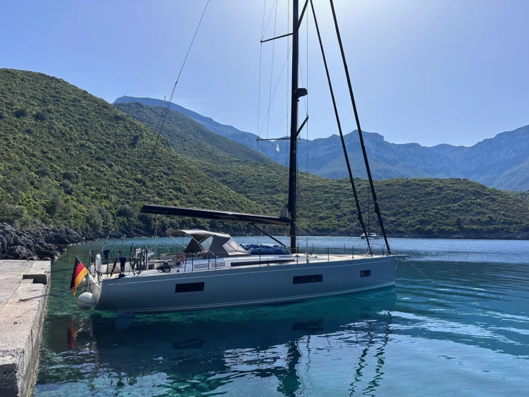 Pronajmout si Bénéteau Beneteau 53 First Yacht v Lavrio