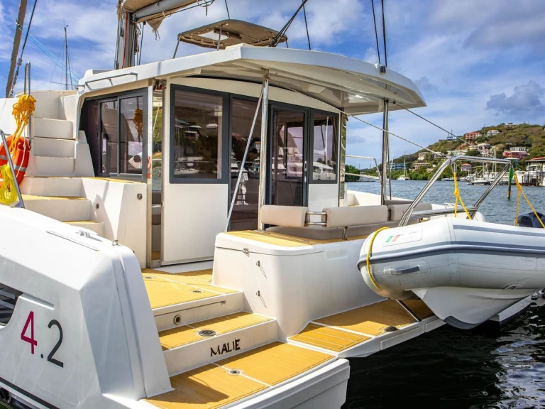 Pronájem Katamarán Bali s licencí