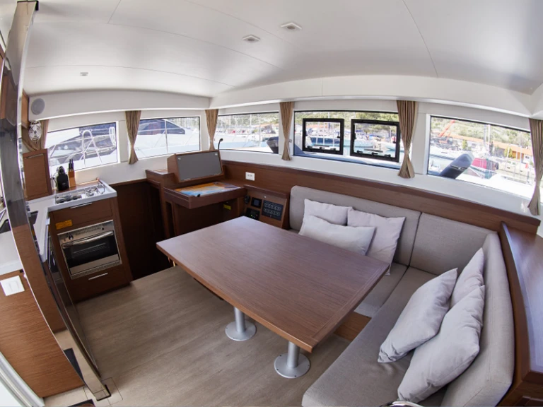 Katamarán k pronájmu v Pula za nejlepší cenu