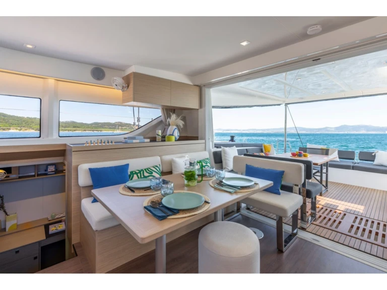 Pronájem Katamarán Lagoon s licencí