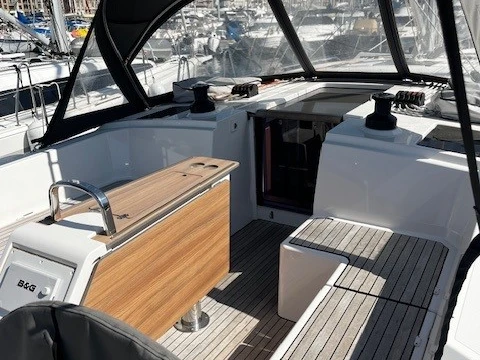 Bavaria Bavaria C42 jednotlivci a charterové společnosti v Marseille