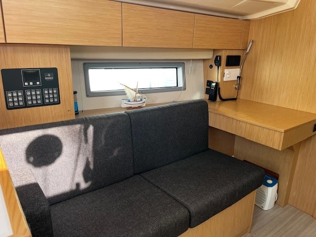 Pronajmout si Bavaria Bavaria C42 v Marseille