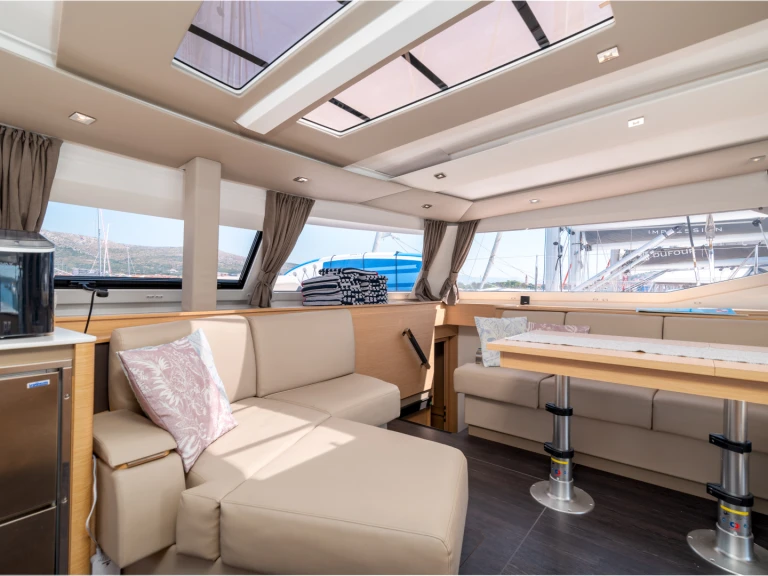 Pronajmout si Fountaine Pajot Aura 51 v Simpson Bay