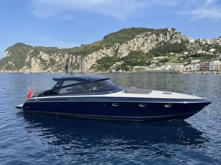 Motorová loď k pronájmu v Poltu Quatu za nejlepší cenu