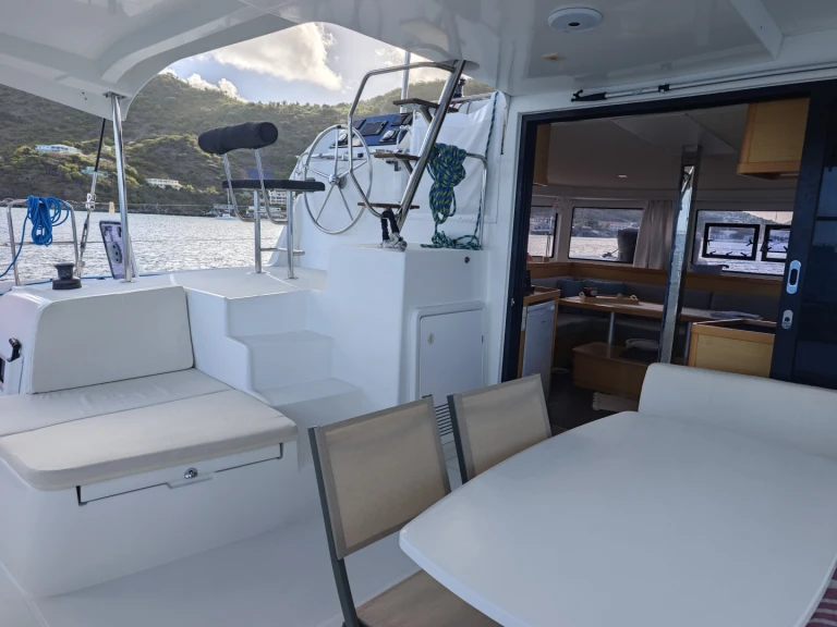 Lagoon Lagoon 42 jednotlivci a charterové společnosti v Marigot