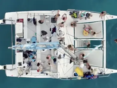 Pronajmout Katamarán se skipperem či ne San Juan formerly Clark v Waikīkī