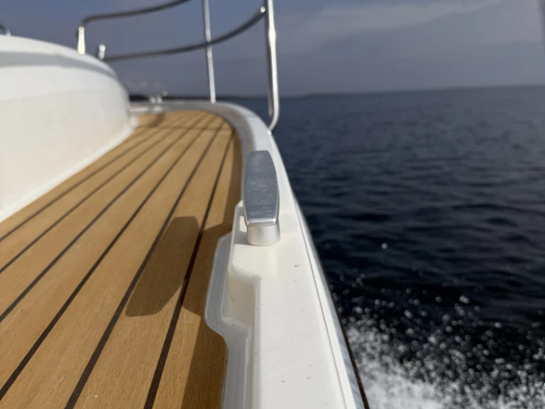 Pronájem Motorová loď Jeanneau s licencí