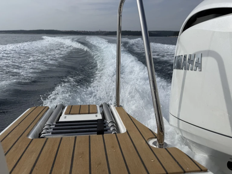 Motorová loď k pronájmu v Medulin za nejlepší cenu