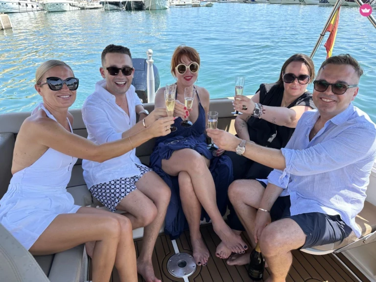 Pronájem Motorová loď Quicksilver s licencí