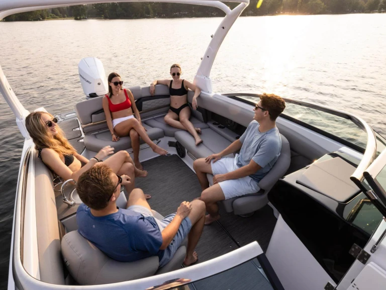 Pronájem Motorová loď Cranchi s licencí