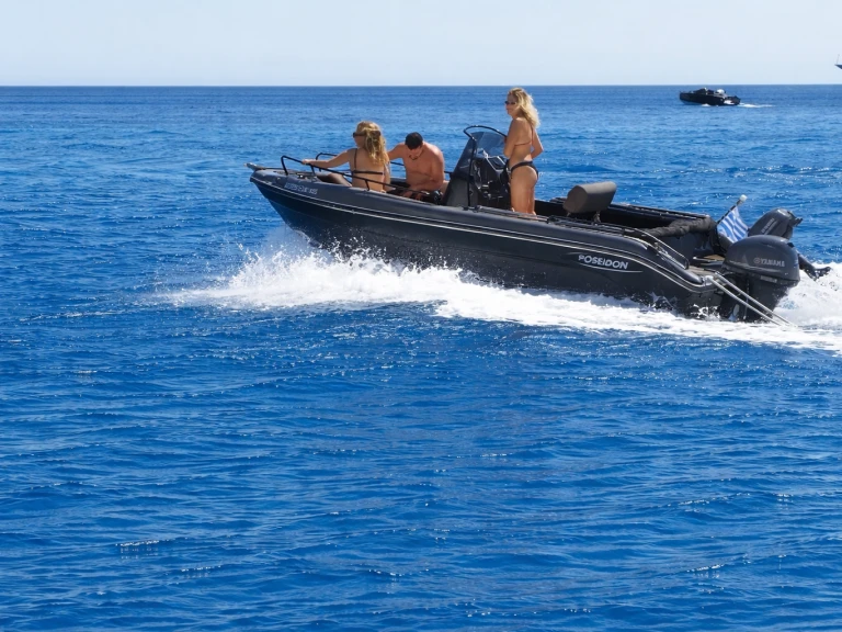 Motorová loď k pronájmu v Mílos za nejlepší cenu