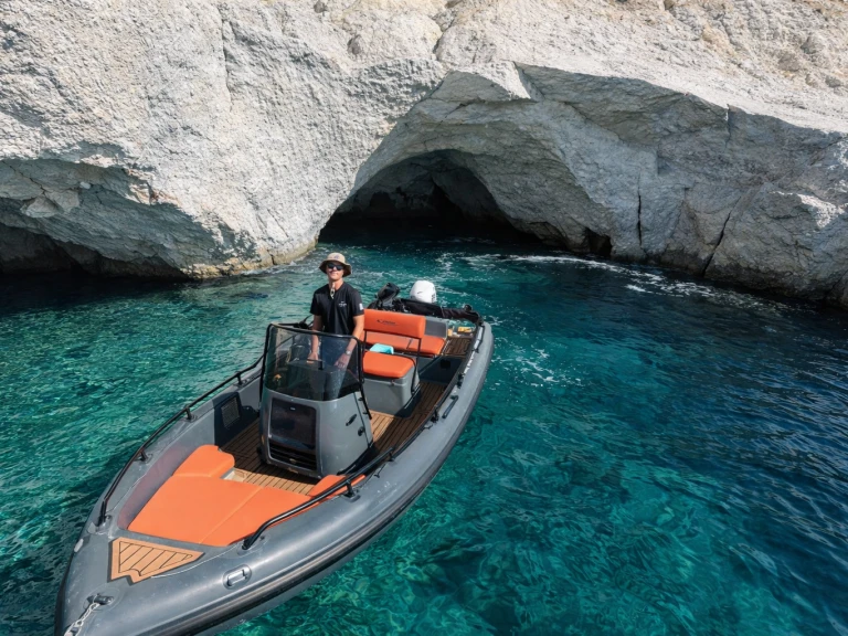 Pronajmout si Poseidon Blu Water 170 v Mílos