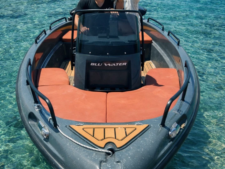 Pronájem jachty v Mílos -Poseidon Blu Water 170 na Samboatu