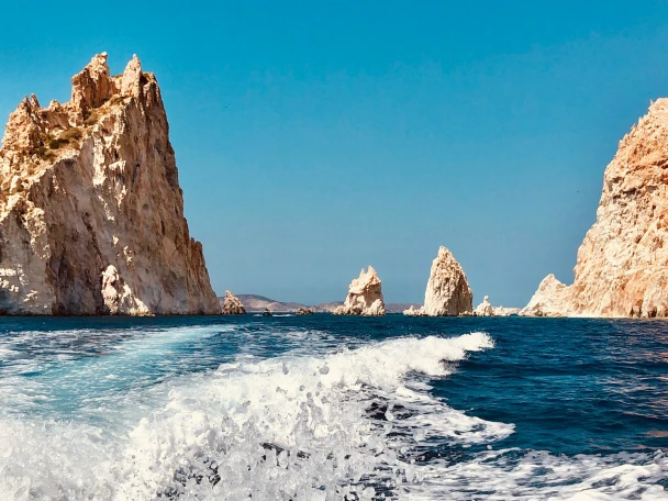 Motorová loď k pronájmu v Provatás za nejlepší cenu