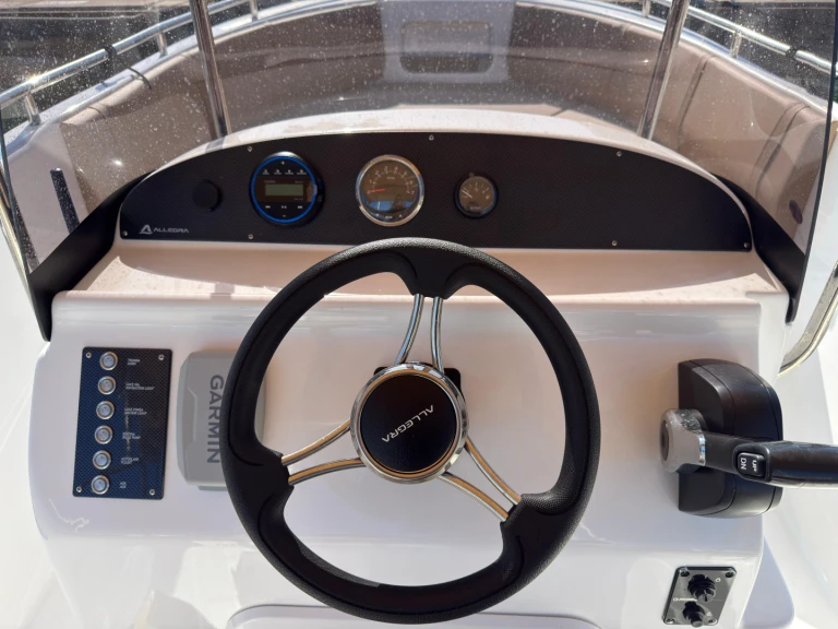 Pronájem Motorová loď Allegra Boats s licencí