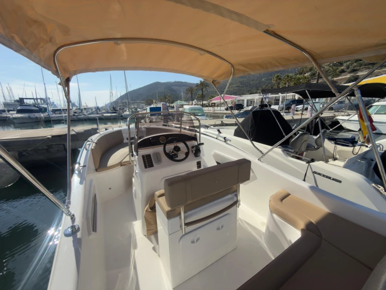 Allegra Boats Action 21D jednotlivci a charterové společnosti v Port Ginesta