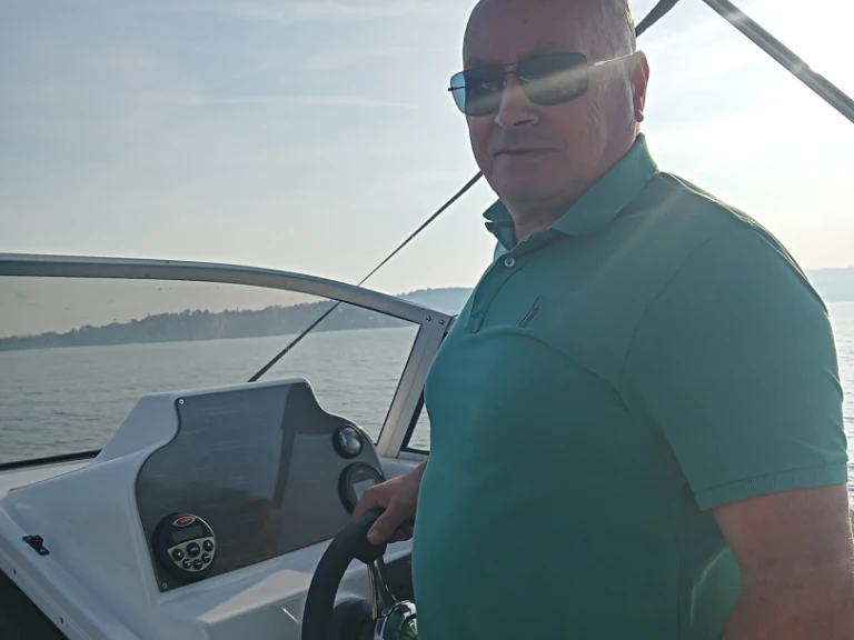 Manara Marine  620C jednotlivci a charterové společnosti v Moniga del Garda