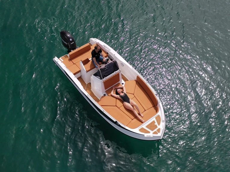 Pronájem lodi Saint Paul's Bay lákavé ceny Nireus CL620