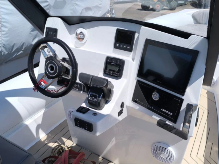 Motorová loď k pronájmu v Gouvia za nejlepší cenu