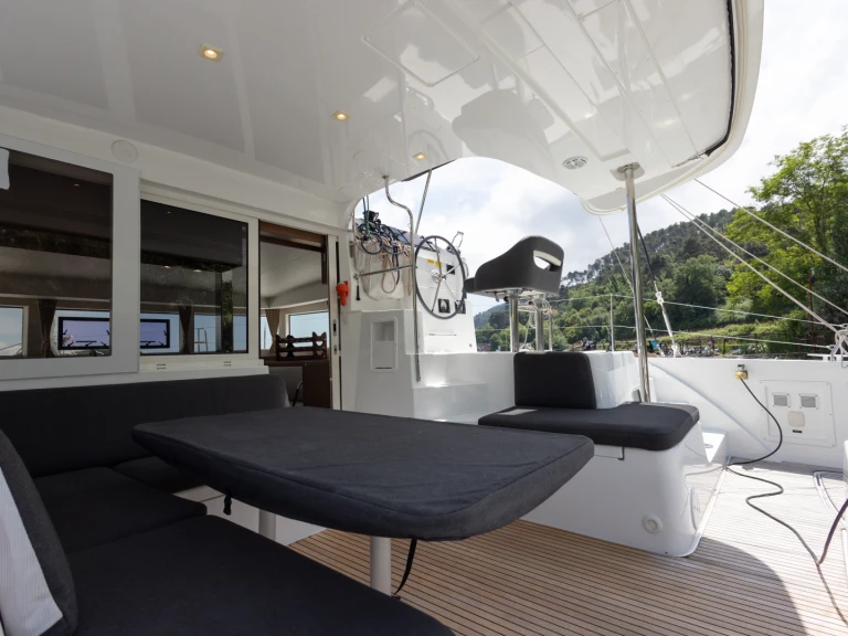 Lagoon Lagoon 40 jednotlivci a charterové společnosti v Bocca di Magra