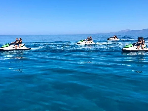 Sea-Doo JET SKI SEADOO jednotlivci a charterové společnosti v Saint-Florent