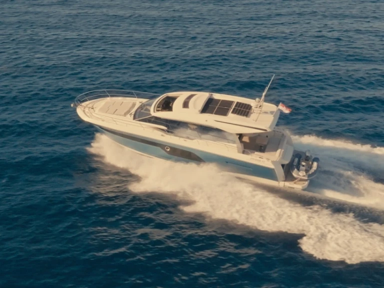 Jachta k pronájmu v Marina Lav za nejlepší cenu