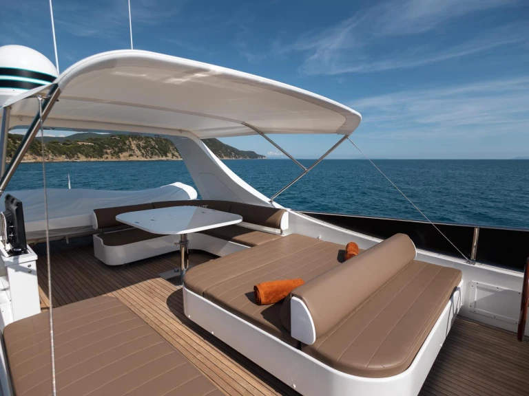 Spertini Alalunga 72 jednotlivci a charterové společnosti v Marina di Scarlino