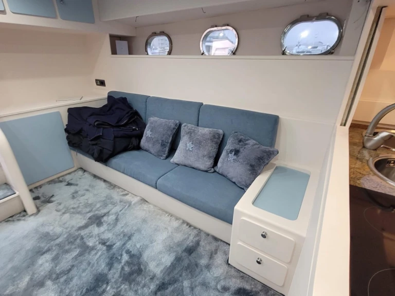 Pronajmout Motorová loď se skipperem či ne Baia v Rimini