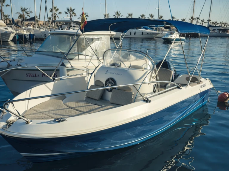 Pronájem lodi Port d'Alicante lákavé ceny Flyer 550