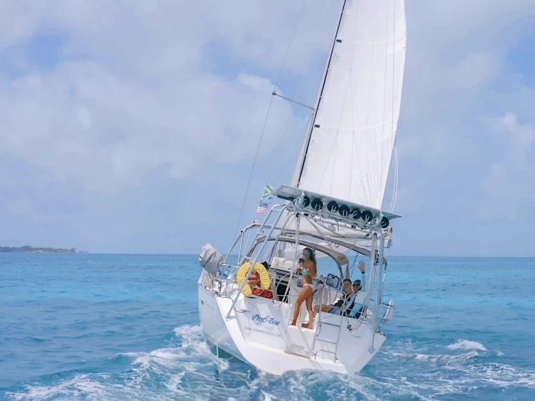 Pronajmout si Bénéteau Oceanis 393 v Philippine