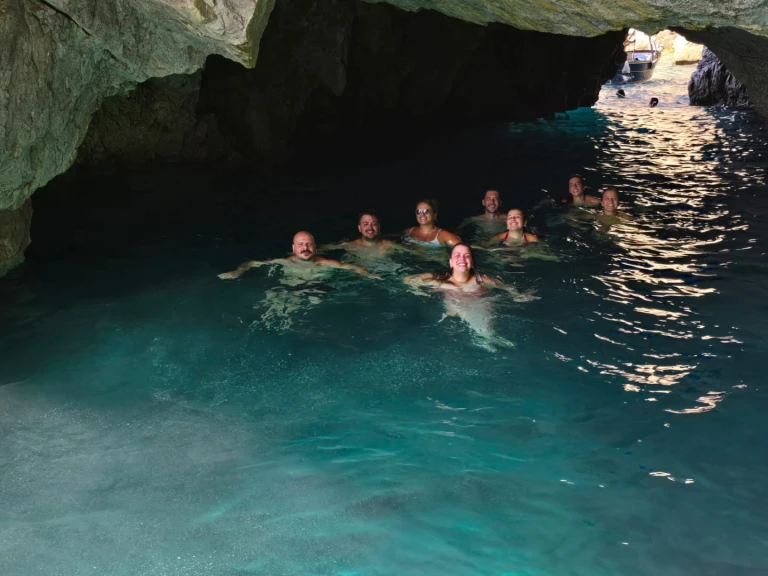 Joker Boat Clubman 26 jednotlivci a charterové společnosti v Sorrento