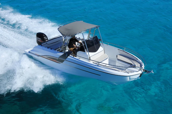 Pronajmout si Bénéteau Beneteau Flyer 7.7 Space Deck v Barcelona