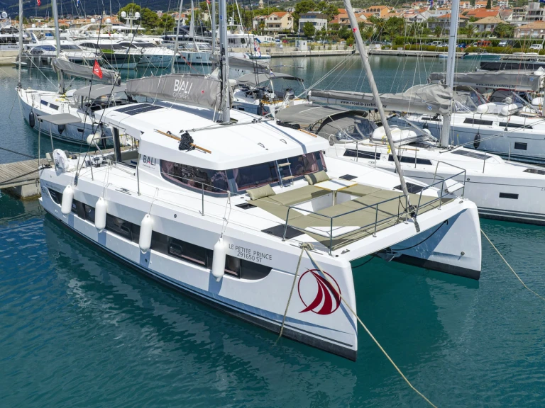 Pronájem jachty v Kaštela -Bali Bali Catsmart OW - 3 cab. na Samboatu