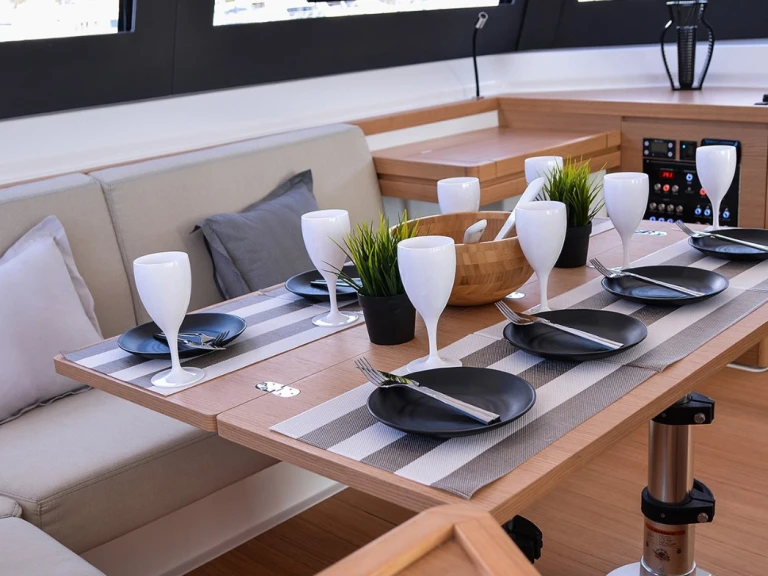 Katamarán k pronájmu v Toúrlos za nejlepší cenu