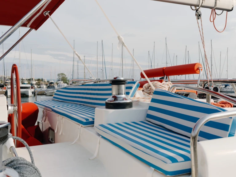 Pronájem Katamarán Lagoon s licencí