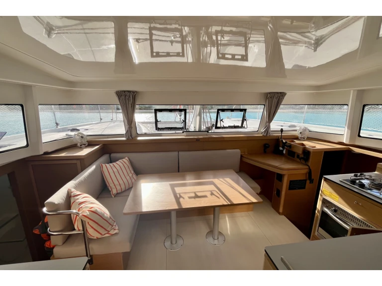 Pronajmout si Excess Excess 11 v Papeete