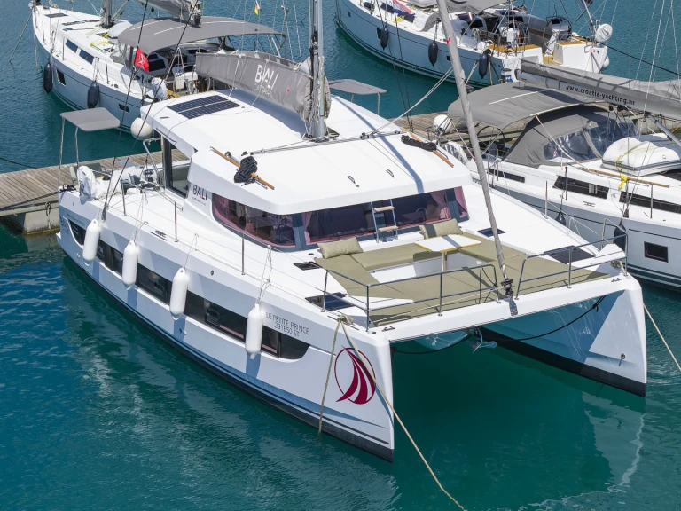 Pronajmout Katamarán se skipperem či ne Bali v Kaštela