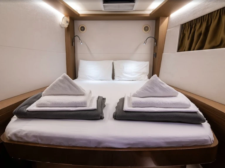 Pronájem Katamarán Lagoon s licencí