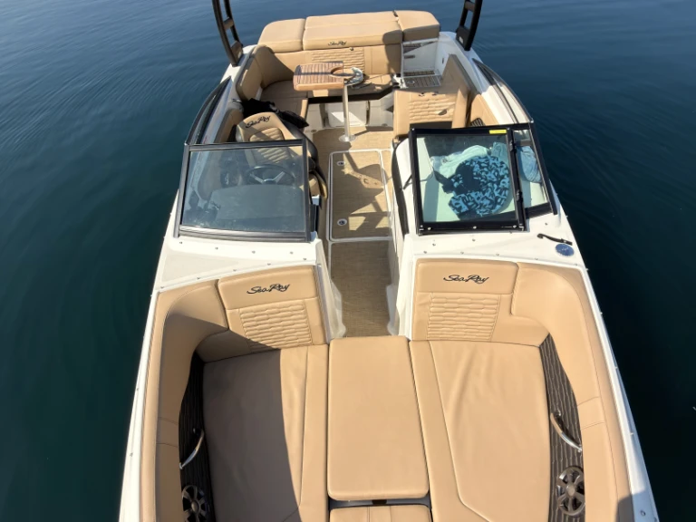 Pronajmout si Sea Ray SPX 230 v Thonon-les-Bains