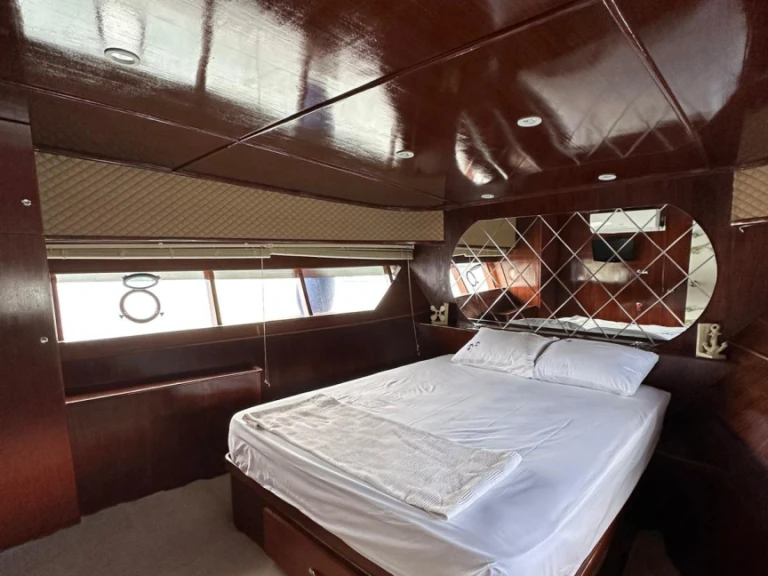 Pronajmout Jachta se skipperem či ne Custom Made v Yalıkavak