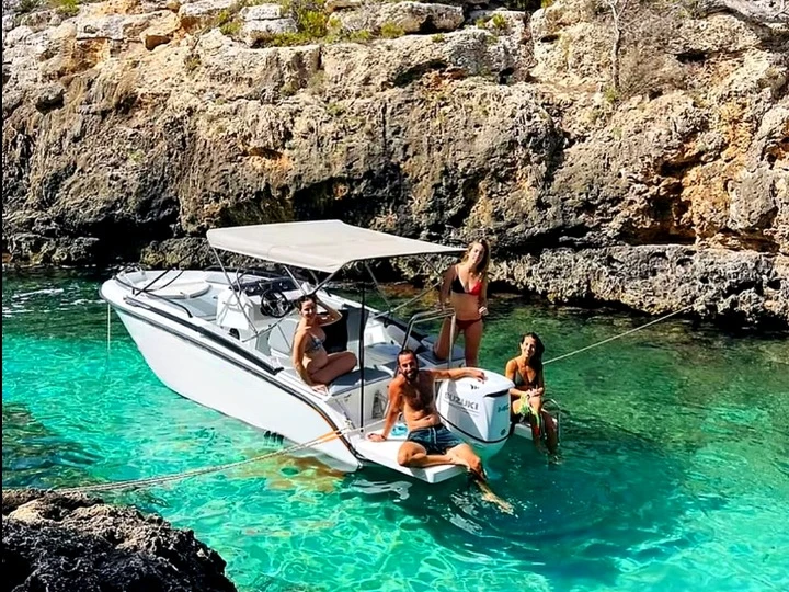 BMA BMA X199 jednotlivci a charterové společnosti v Port d'Addaia (Port)