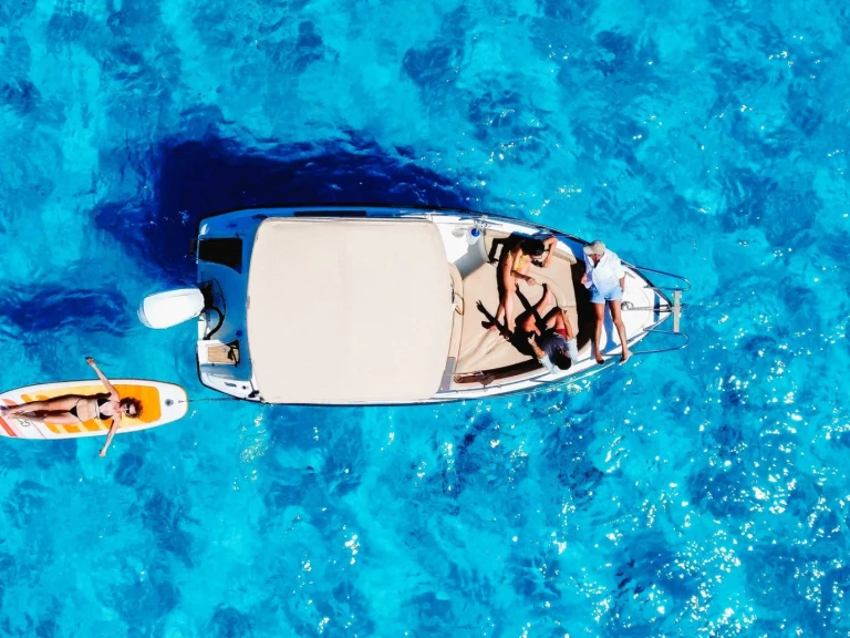 Pronajmout si Polyester Yacht Open 605 v Ciutadella de Menorca