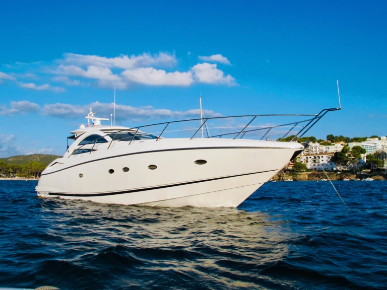 Pronájem Jachta Sunseeker s licencí