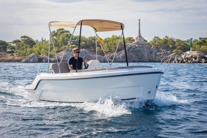 Pronajmout si AQUA 515 v Club Nàutic Santa Ponsa