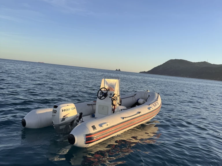 Pronájem Polotuhá loď sportis s licencí