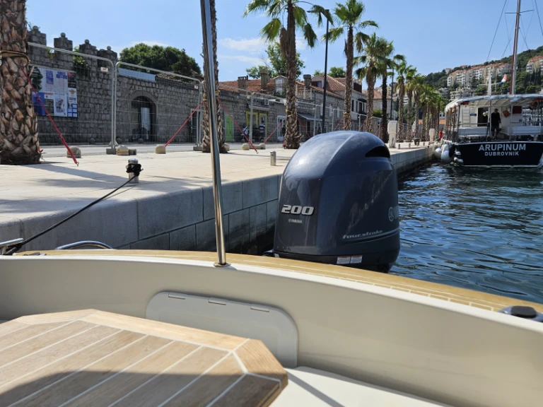 Pronájem Motorová loď NAVAL s licencí