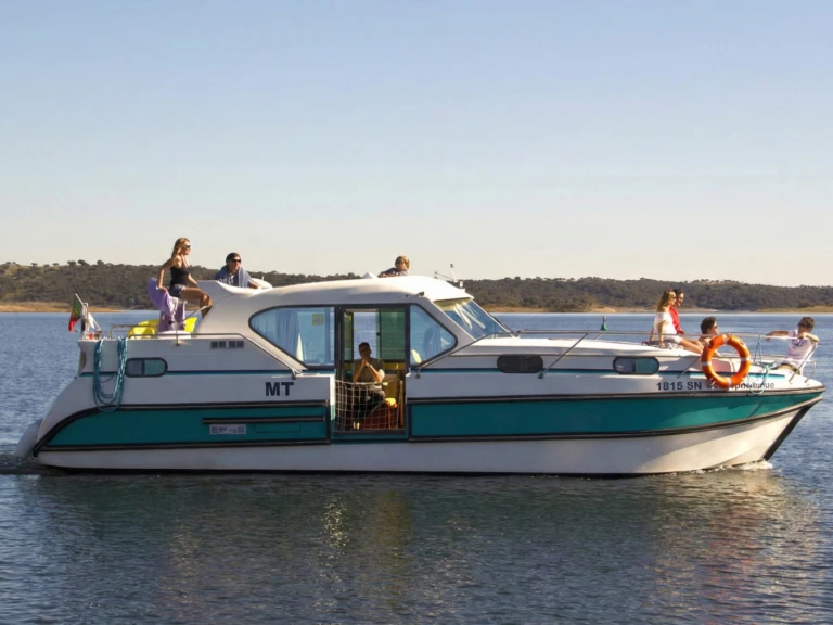 Pronájem Motorová loď Nicols Yacht s licencí